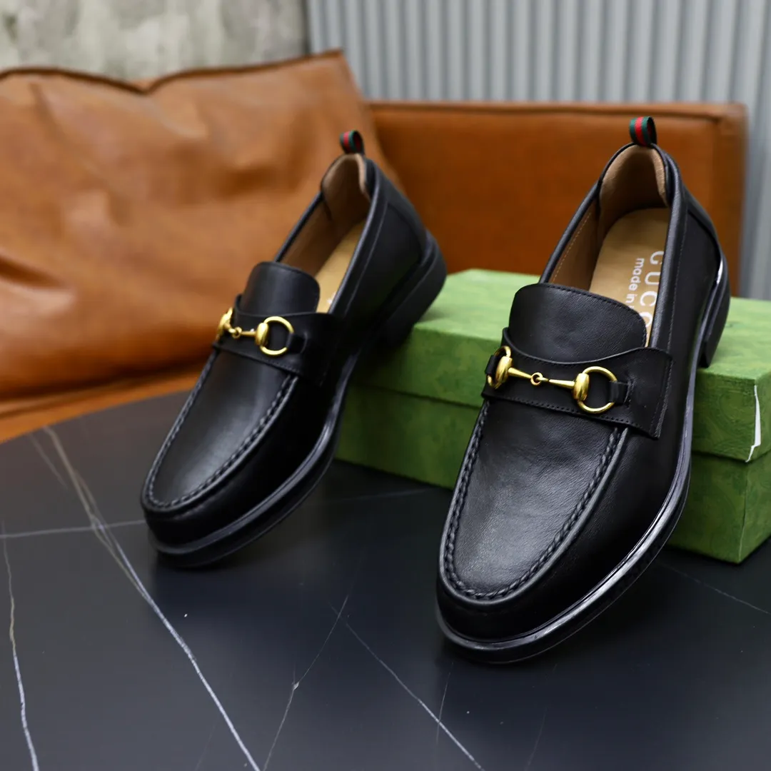 Men's shoes: 250🙅‍♂️🙅‍♂️🙅‍♂️Niuli Brand: GUCCI Size: 38-44 (45 can be customized) Level: Counter classic Material: Original soft cowhide upper Comfortable cowhide lining Original lightweight outsole Style category: Business casual footwear Driving leather shoes Color: Actual picture color